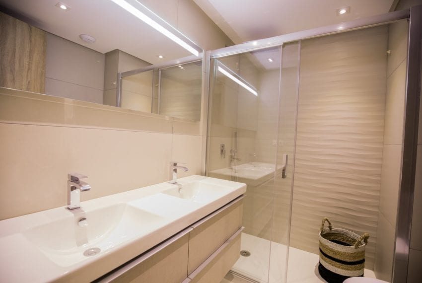 B10_ROYAL_BANUS_Marbella-Bathroom_J74A3738